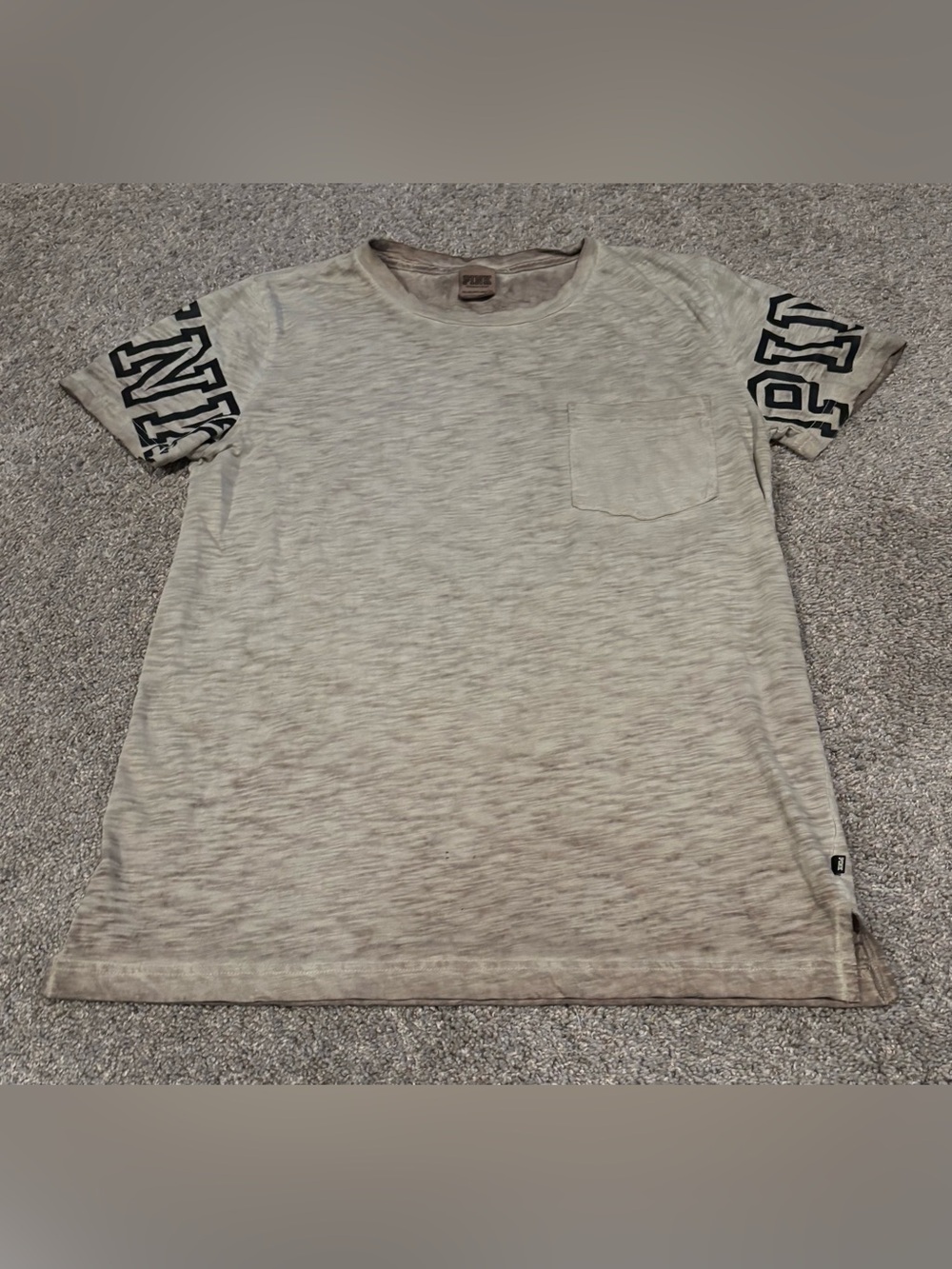 Y2K Victoria’s Secret PINK Camo Shirt Women’s pocket tee spellout sleeves
medium